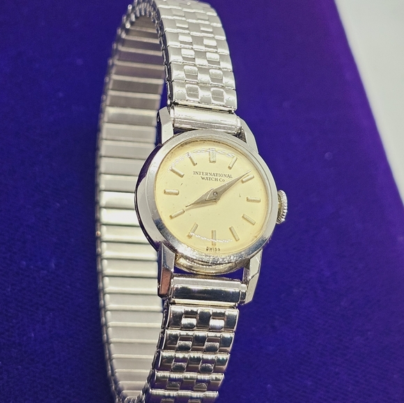 IWC International Watch Co. Ladies Watch - Picture 7 of 16